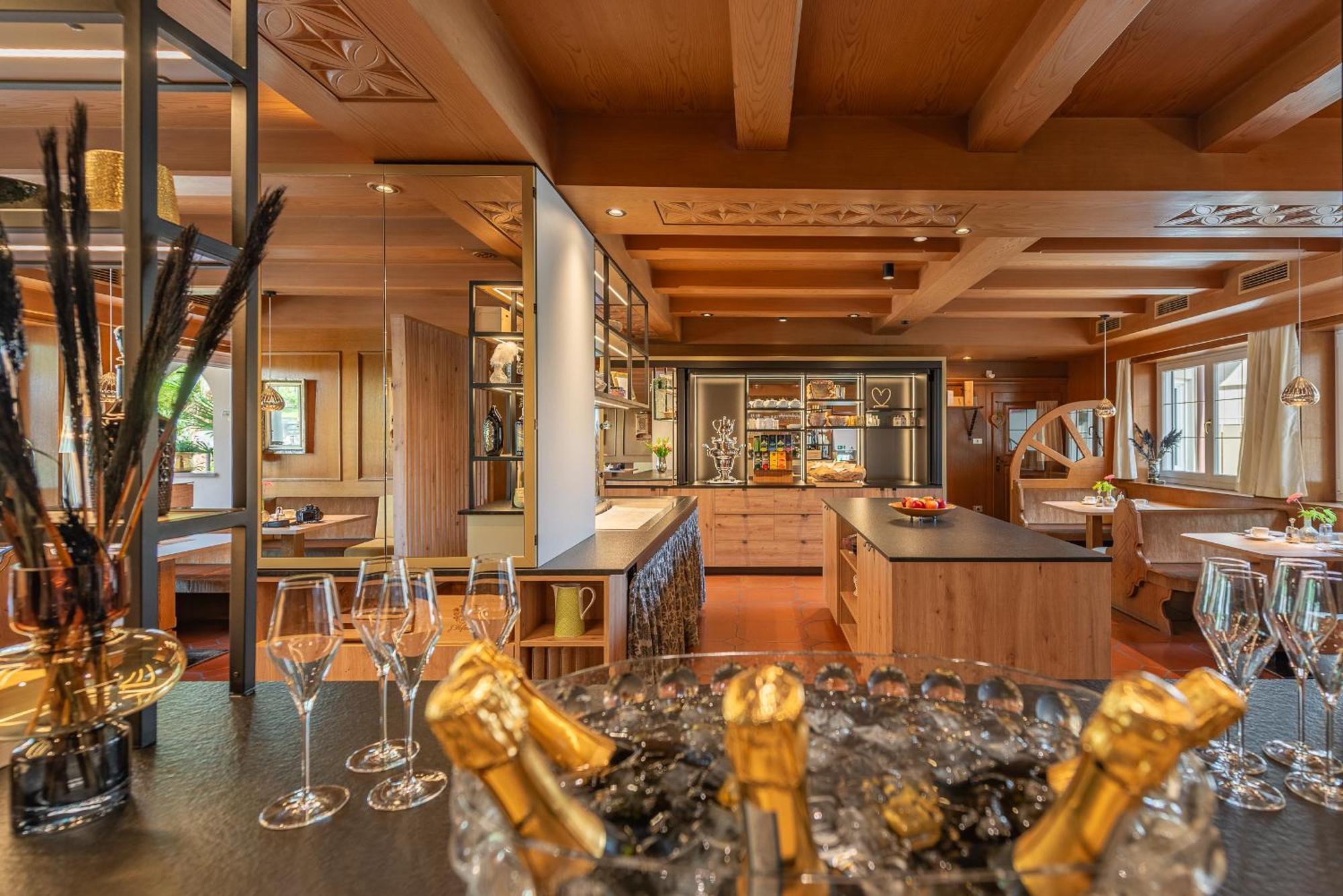 Tirolerin Garni Hotel Термено Екстериор снимка